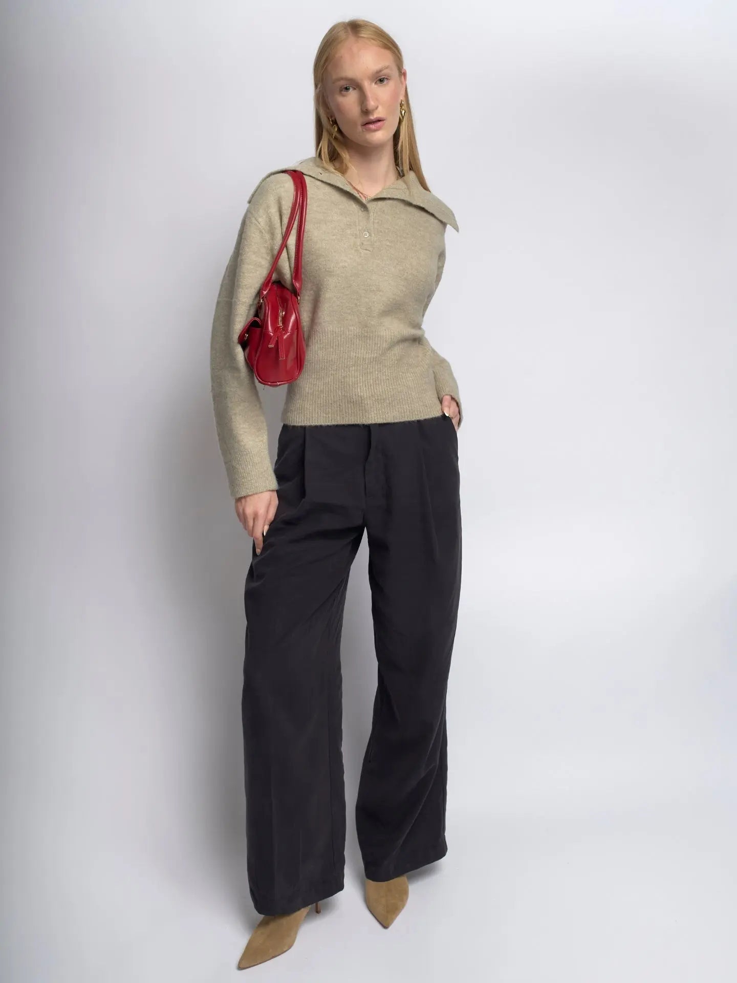 Sleek Daily Leather Carry