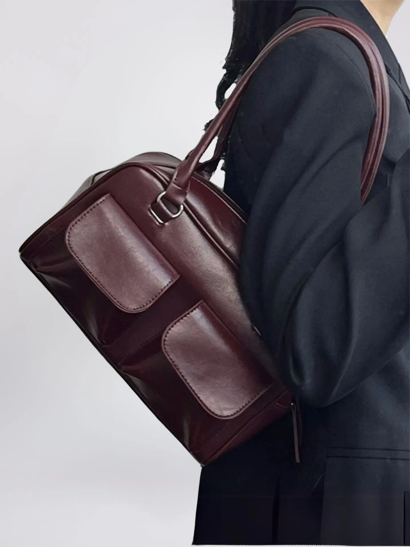 Sleek Daily Leather Carry